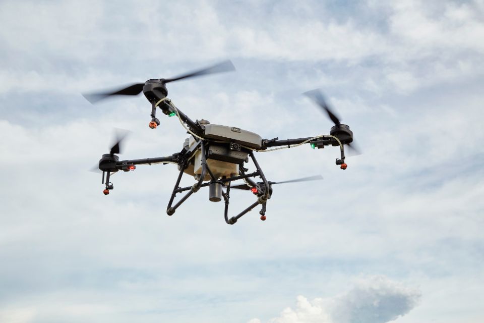 dron rolniczy do usług